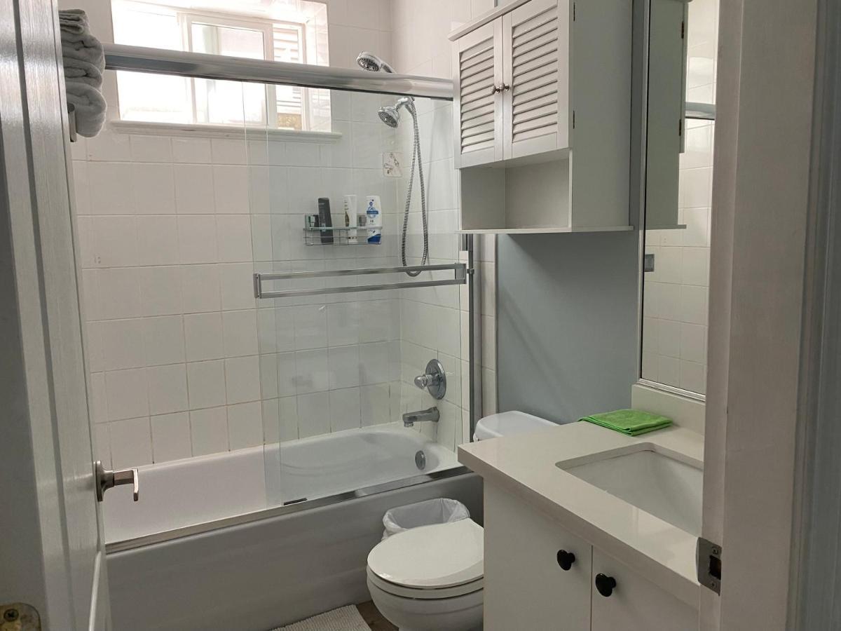 Jane'S Cozy Suite Surrey Ngoại thất bức ảnh