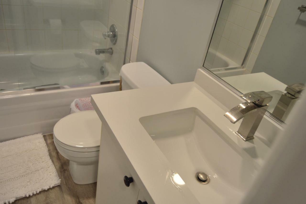 Jane'S Cozy Suite Surrey Ngoại thất bức ảnh